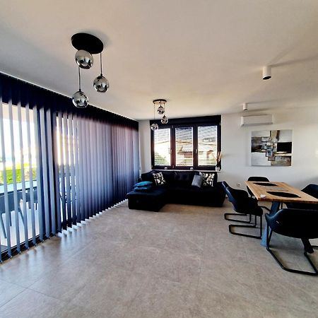 Dinary Apartman Vir Exteriör bild