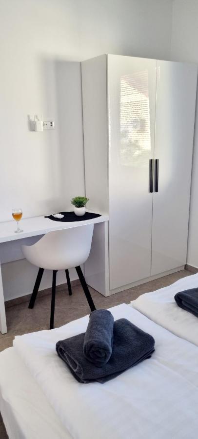 Dinary Apartman Vir Exteriör bild