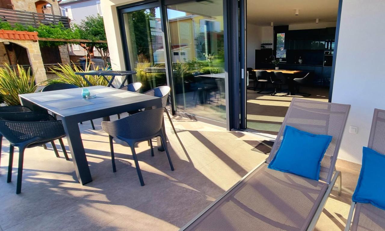 Dinary Apartman Vir Exteriör bild