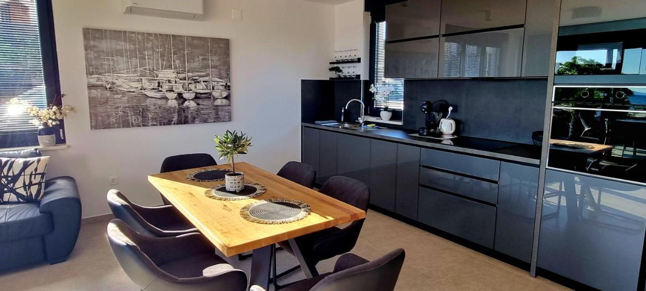 Dinary Apartman Vir Exteriör bild
