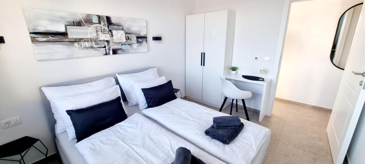 Dinary Apartman Vir Exteriör bild