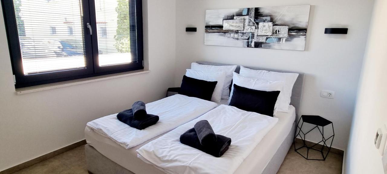 Dinary Apartman Vir Exteriör bild