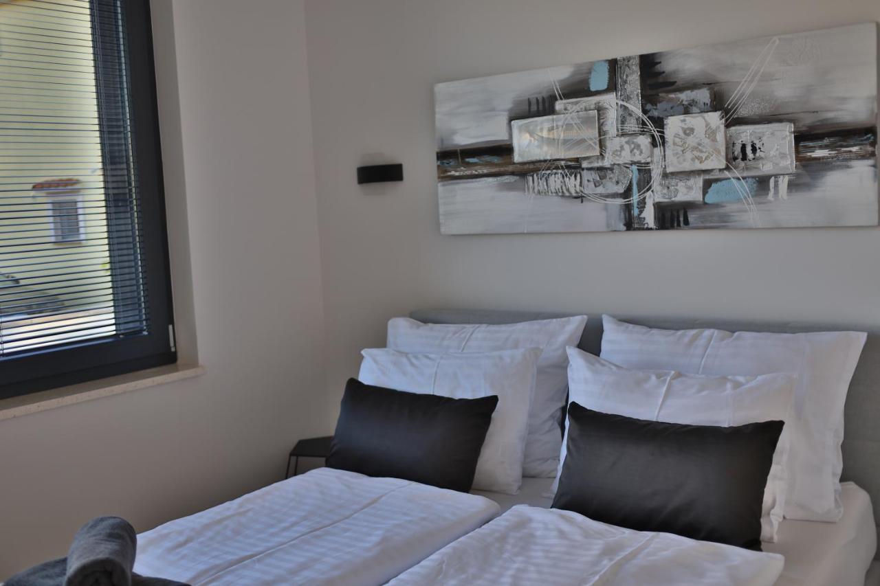 Dinary Apartman Vir Exteriör bild