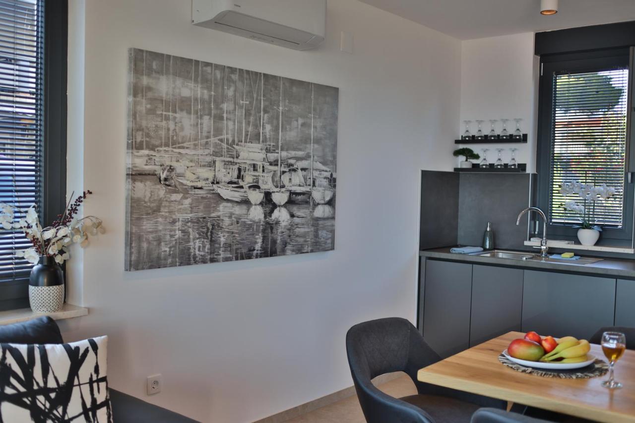 Dinary Apartman Vir Exteriör bild