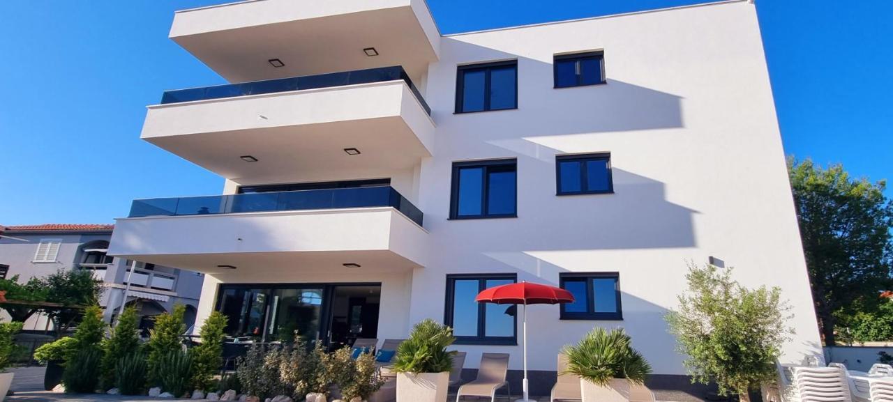 Dinary Apartman Vir Exteriör bild