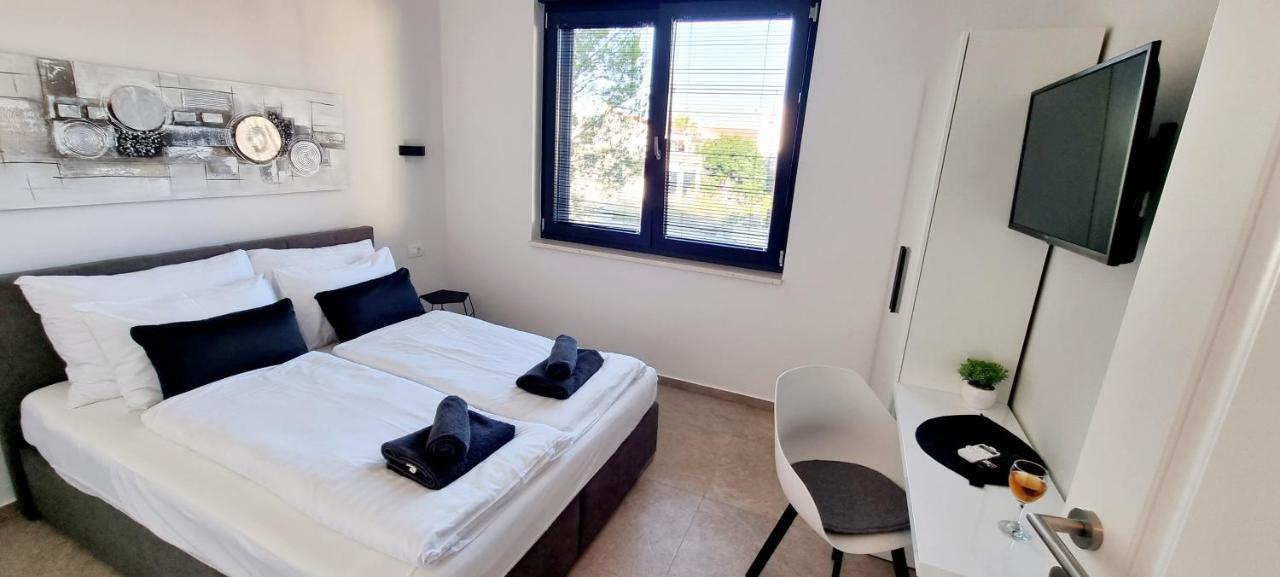 Dinary Apartman Vir Exteriör bild